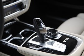 2017款宝马M760Li