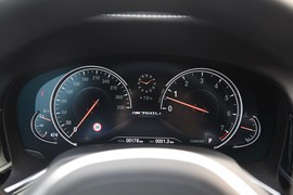 2017款宝马M760Li