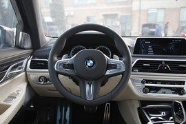 2017款宝马M760Li