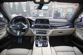 2017款宝马M760Li