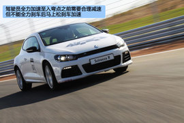 挑战限制级！赛道体验大众高尔夫R/尚酷R