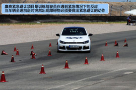 挑战限制级！赛道体验大众高尔夫R/尚酷R