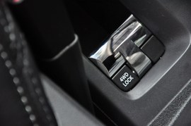 2011款JEEP指南者豪华导航版到店实拍