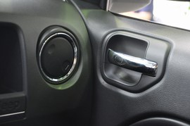 2011款JEEP指南者豪华导航版到店实拍