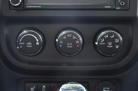 2011款JEEP指南者豪华导航版到店实拍