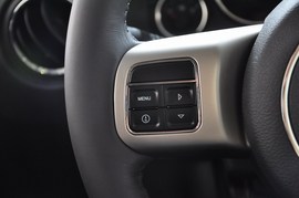 2011款JEEP指南者豪华导航版到店实拍
