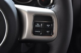 2011款JEEP指南者豪华导航版到店实拍