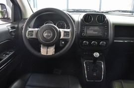 2011款JEEP指南者豪华导航版到店实拍