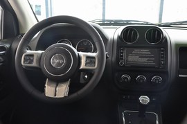 2011款JEEP指南者豪华导航版到店实拍