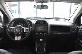2011款JEEP指南者豪华导航版到店实拍