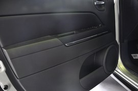 2011款JEEP指南者豪华导航版到店实拍