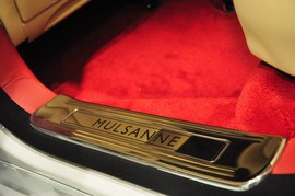 2011款宾利慕尚红内饰特别定制版