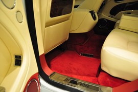 2011款宾利慕尚红内饰特别定制版