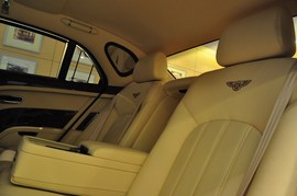 2011款宾利慕尚红内饰特别定制版