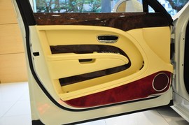 2011款宾利慕尚红内饰特别定制版