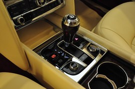 2011款宾利慕尚红内饰特别定制版