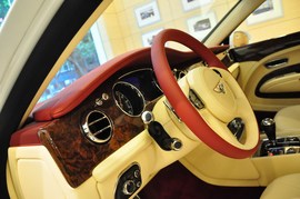 2011款宾利慕尚红内饰特别定制版