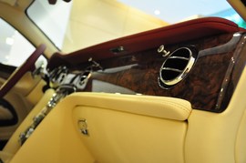 2011款宾利慕尚红内饰特别定制版