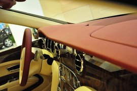 2011款宾利慕尚红内饰特别定制版