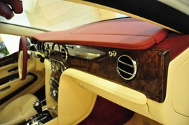 2011款宾利慕尚红内饰特别定制版