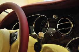 2011款宾利慕尚红内饰特别定制版