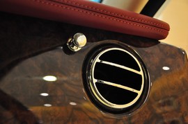 2011款宾利慕尚红内饰特别定制版