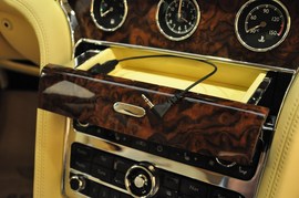 2011款宾利慕尚红内饰特别定制版