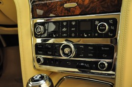 2011款宾利慕尚红内饰特别定制版