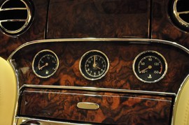 2011款宾利慕尚红内饰特别定制版