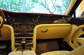 2011款宾利慕尚红内饰特别定制版