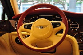 2011款宾利慕尚红内饰特别定制版