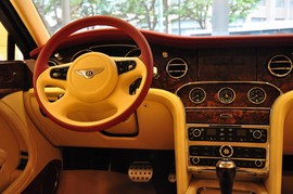 2011款宾利慕尚红内饰特别定制版