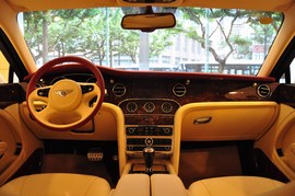 2011款宾利慕尚红内饰特别定制版