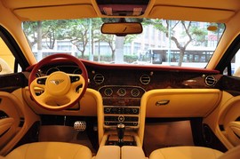 2011款宾利慕尚红内饰特别定制版