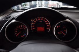 2011款本田飞度1.5L自动豪华型到店实拍