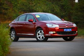 2011款东风雪铁龙C5拉斐红色试驾