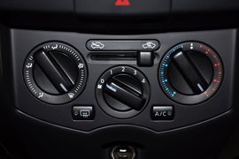 2010款日产骊威劲悦版1.6GS手动超能型到店实拍