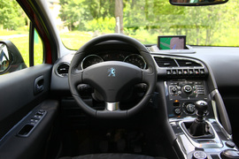 法国试驾标致3008