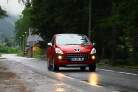 法国试驾标致3008