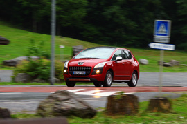 法国试驾标致3008