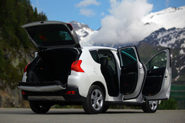 法国试驾标致3008