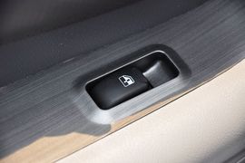 2011款江淮瑞鹰2.0L两驱豪华版