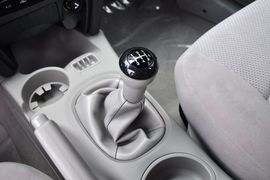 2011款江淮瑞鹰2.0L两驱豪华版