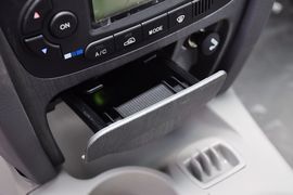 2011款江淮瑞鹰2.0L两驱豪华版