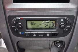 2011款江淮瑞鹰2.0L两驱豪华版