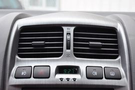 2011款江淮瑞鹰2.0L两驱豪华版