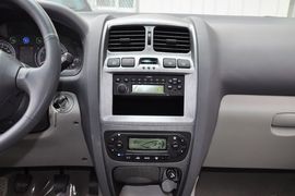 2011款江淮瑞鹰2.0L两驱豪华版