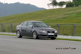 2006款奥迪RS4