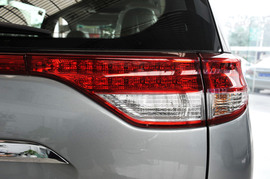 2008款丰田普瑞维亚3.5L豪华型到店实拍