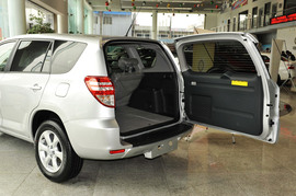 2010款丰田RAV4自动豪华版到店实拍
